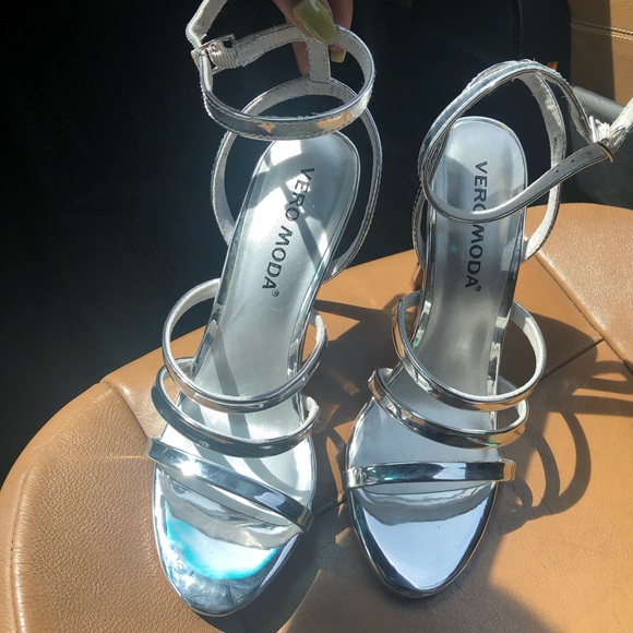 VERO MODA Silver Heels - Picture 2 of 2